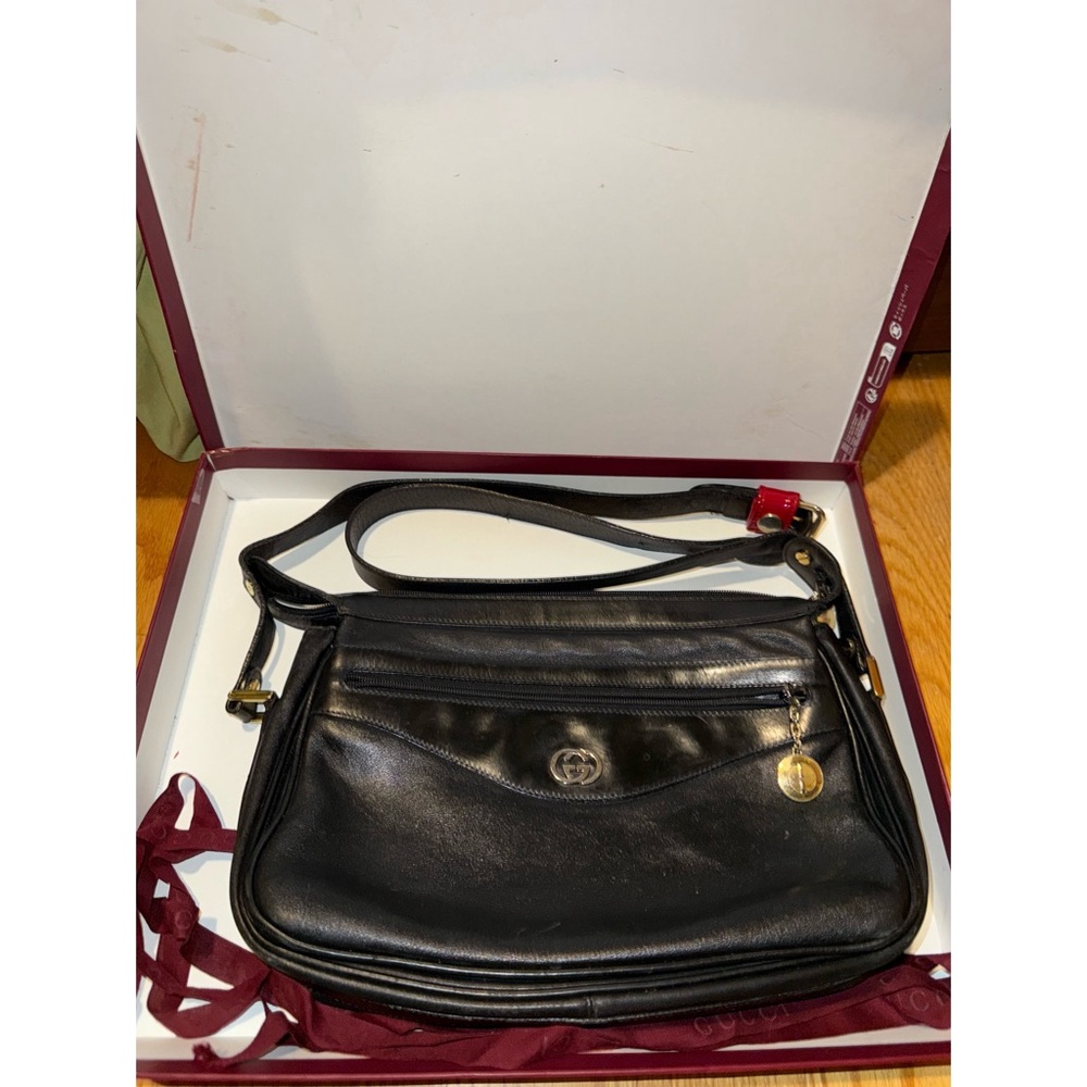 Authentic Gucci Large Black Leather Vintage Over-The-Shoulder Bag - Picture 5 of 14